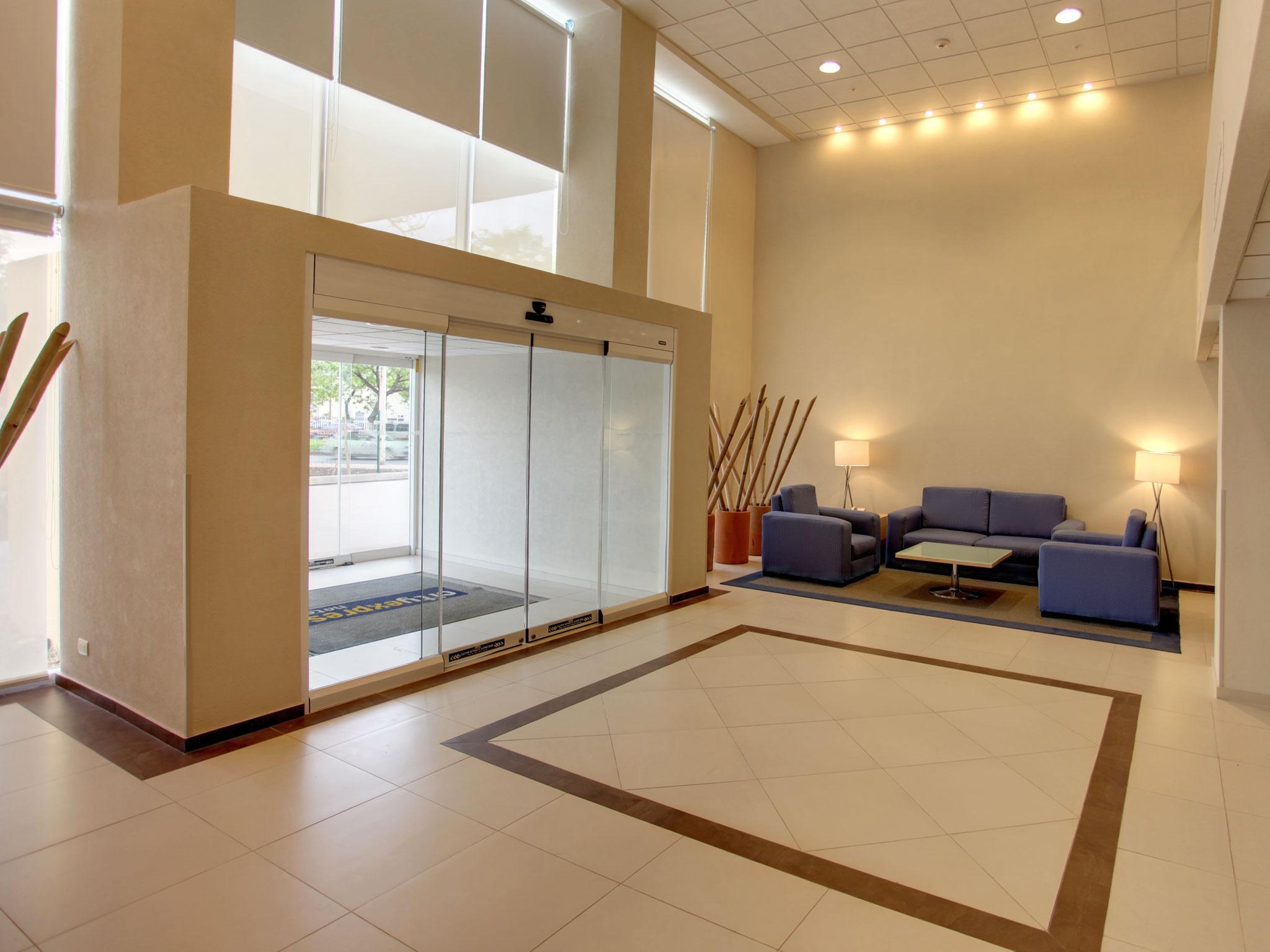 City Express Junior By Marriott Villahermosa Buitenkant foto