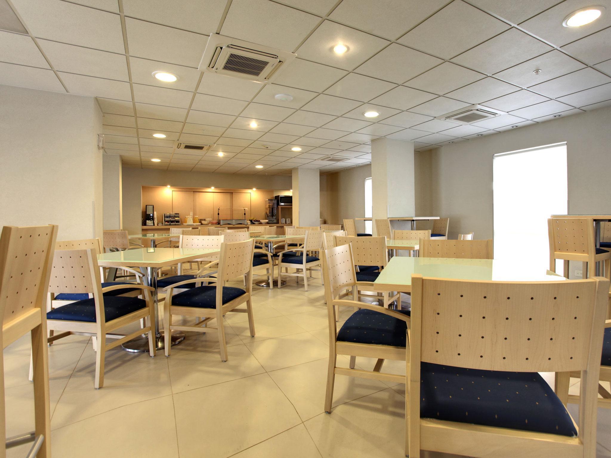 City Express Junior By Marriott Villahermosa Buitenkant foto